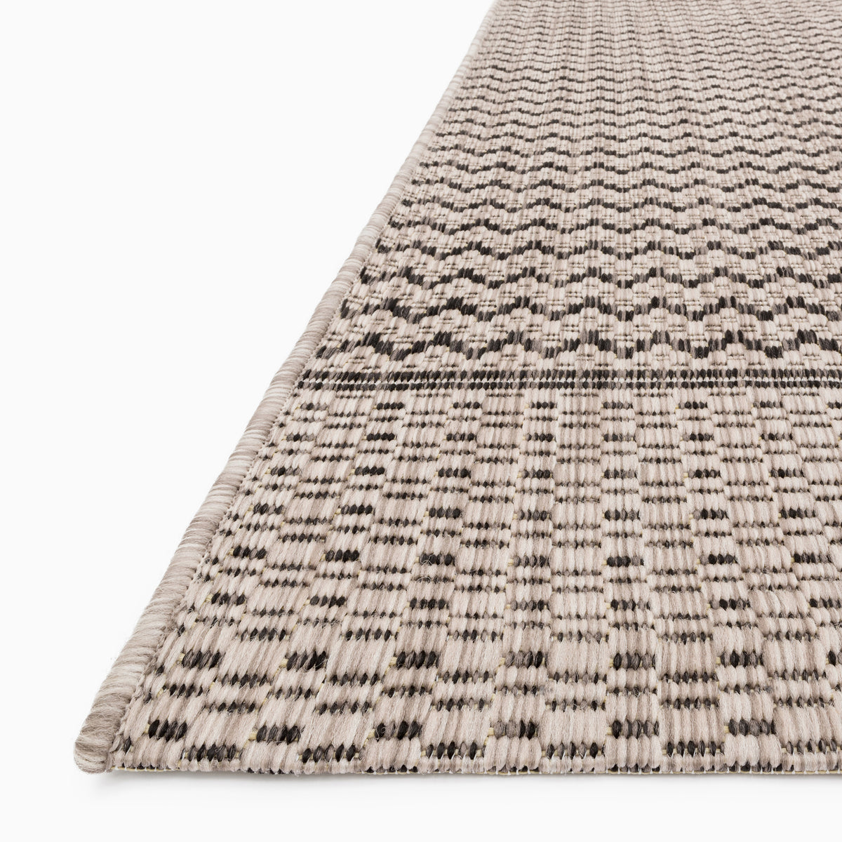 Marroway Indoor/Outdoor Rug in Grey / Black, 7'10" x 10'9"